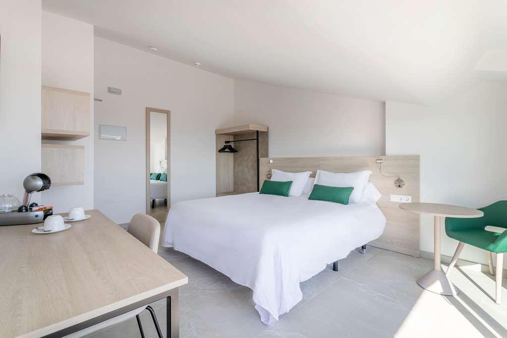 Halley Hotel & Apartments Affiliated By Melia Benidorm Room photo
